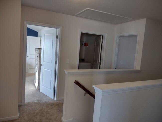 Building Photo - Fabulous Four Bedroom Home in Southeast Columbia!