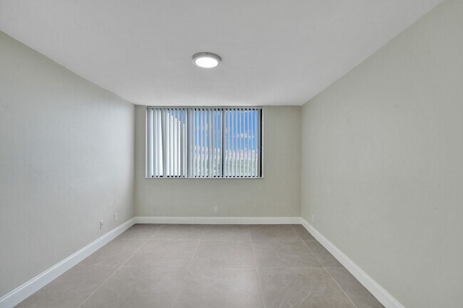 Building Photo - 4810