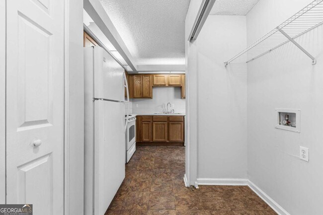Building Photo - 401 Maggie Way