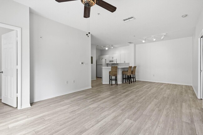 Building Photo - 520 Florida Club Blvd