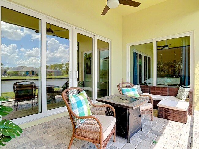 Building Photo - 3008 King Palm Dr