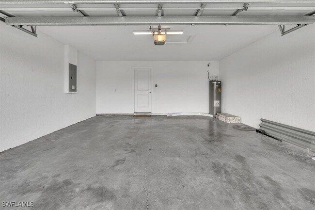 Building Photo - 412 NE 25th St