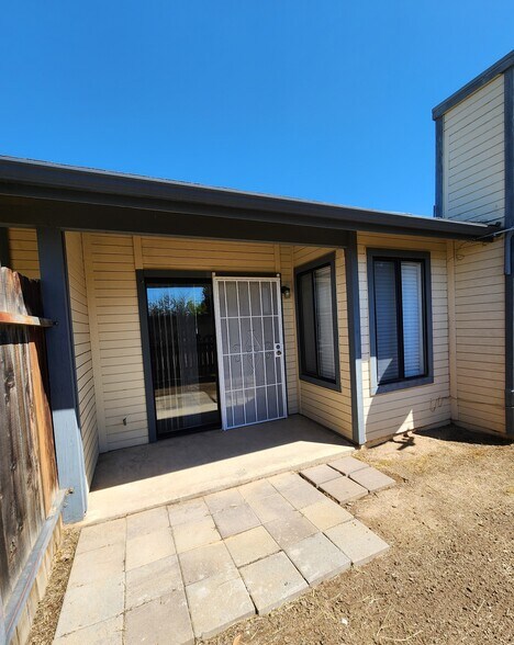 Covered Patio - 4617 N Charles Ave