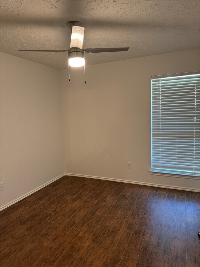 Building Photo - 19927 Windy Nook Dr