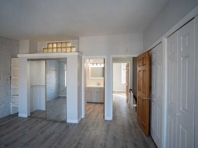 Building Photo - 355 Hudson Ave