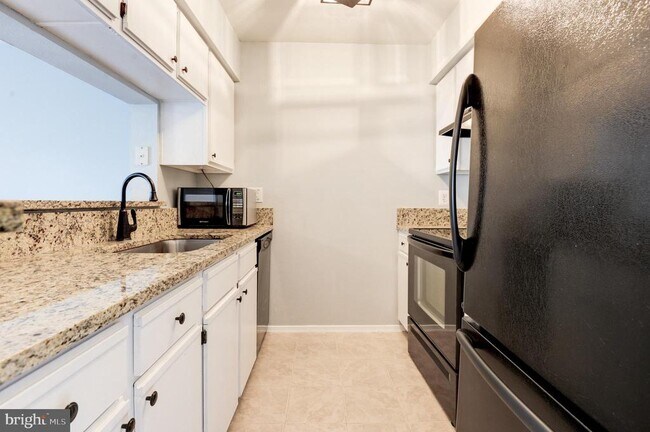 Building Photo - 3313 Wyndham Cir