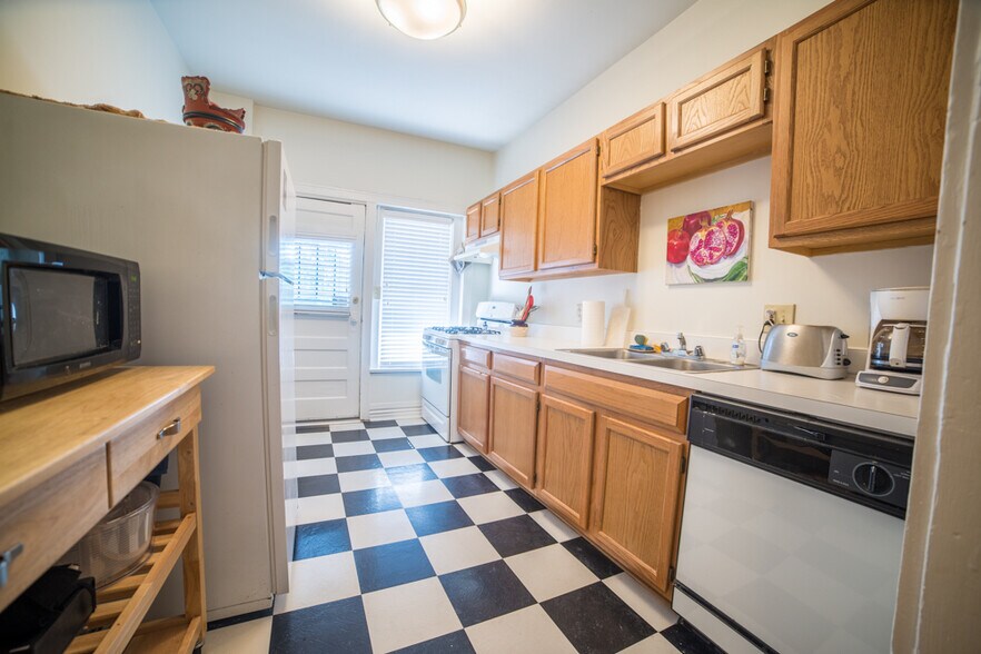 Building Photo - 3513 Wyandotte St