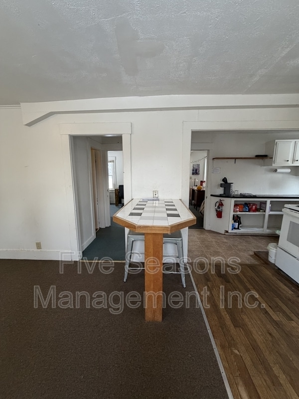 Building Photo - 366 Riverside Ave