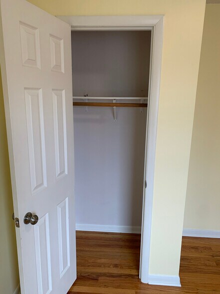 Building Photo - 624 NE 39th Terrace