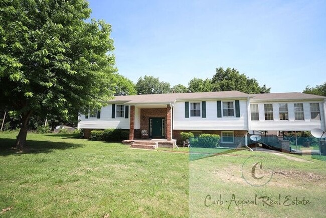 Building Photo - Beautifully renovated 4-bedroom 3 bath hom...
