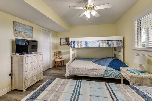 Building Photo - 12112 44th Ave W