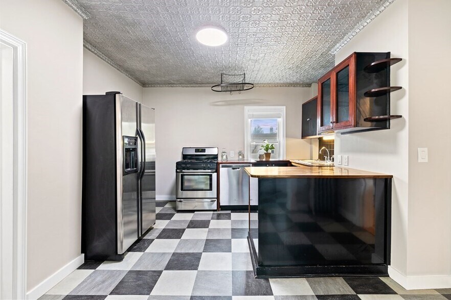 Building Photo - 80 Irving St