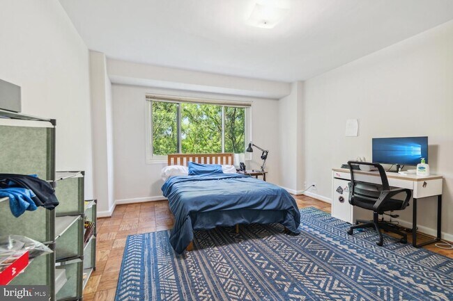 Building Photo - 4201 Cathedral Ave NW