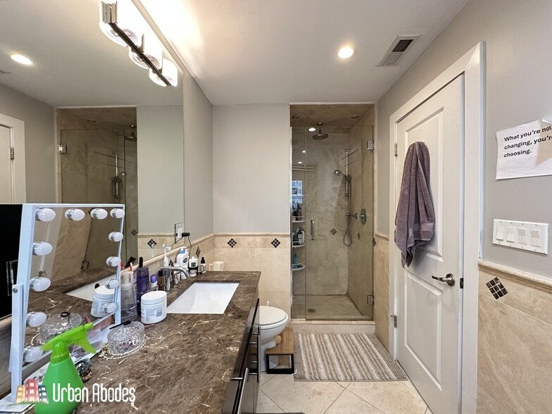 Building Photo - 907 N Damen Ave