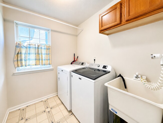 Building Photo - 4875 S Ridgeside Cir