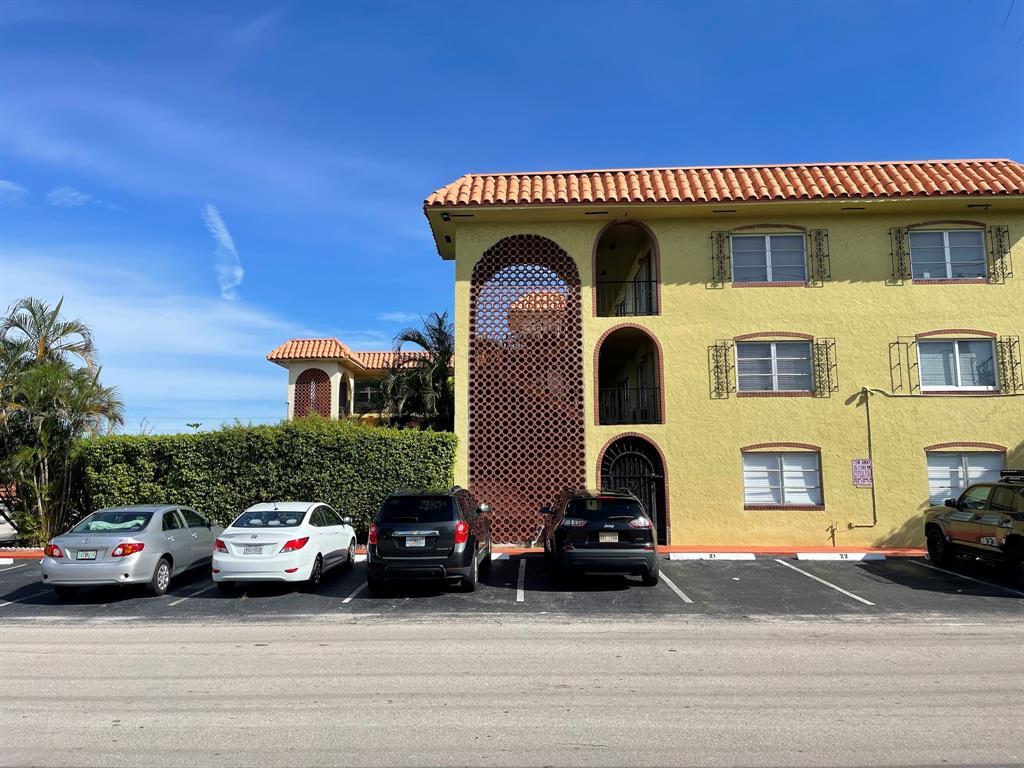 Building Photo - 1100 NE 9th Ave