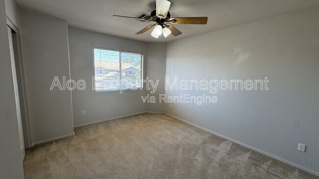 Building Photo - 491 W Ebony Way
