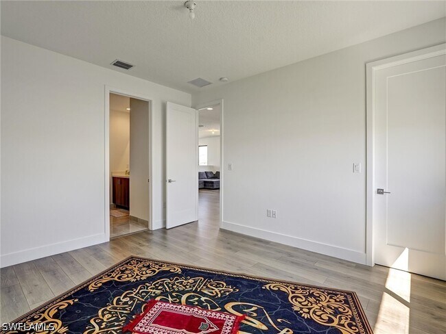 Building Photo - 5126 Panella Ave