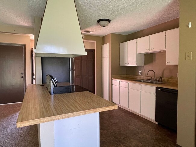 Building Photo - 4009 Eastridge Dr