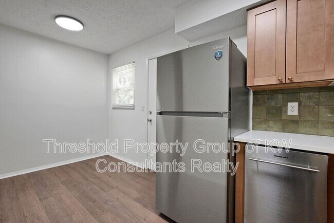 Building Photo - 2721 Brianlane Blvd