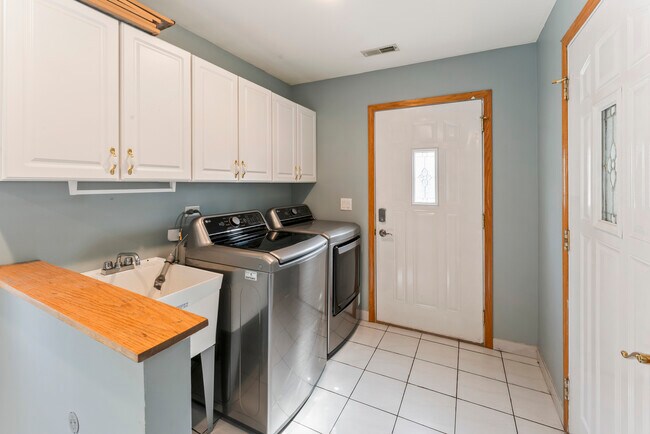 Building Photo - 2226 Shannondale Dr