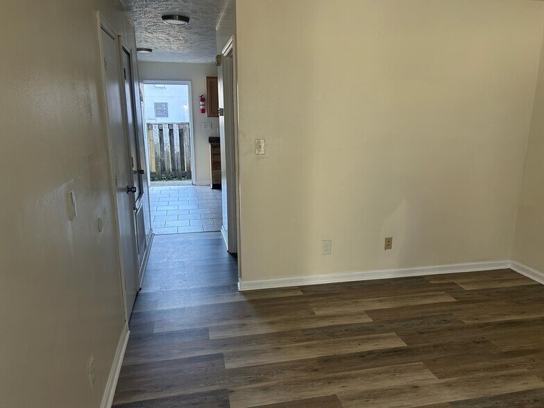 Building Photo - 5735 Aftonshire Dr