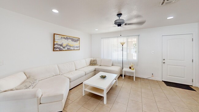 Building Photo - 1408 E Orange St.