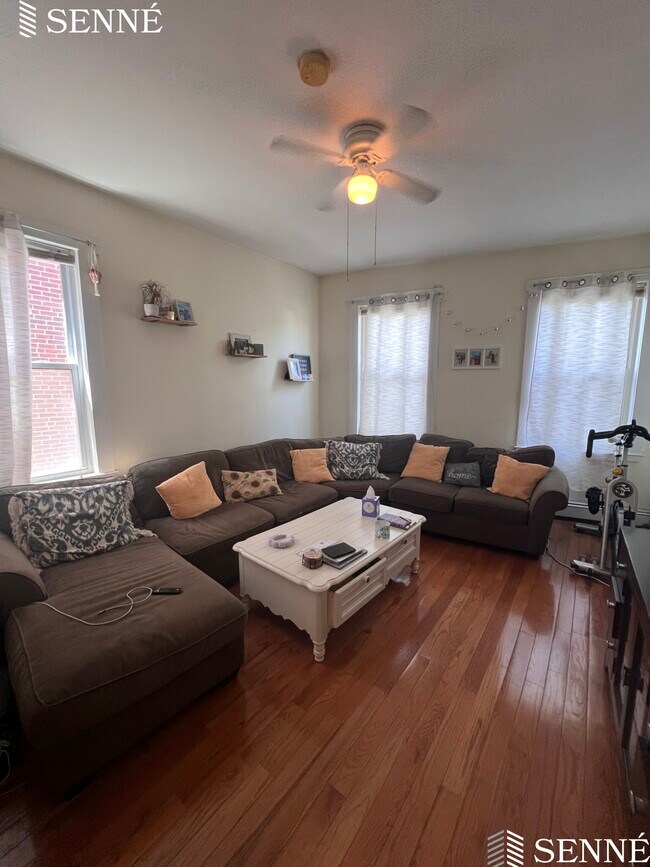 Building Photo - 42 Fresh Pond Pl