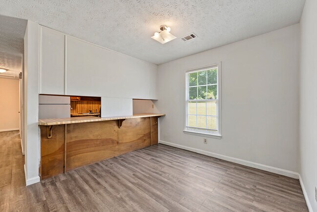 Building Photo - 2501 Riverchase Crossing NE