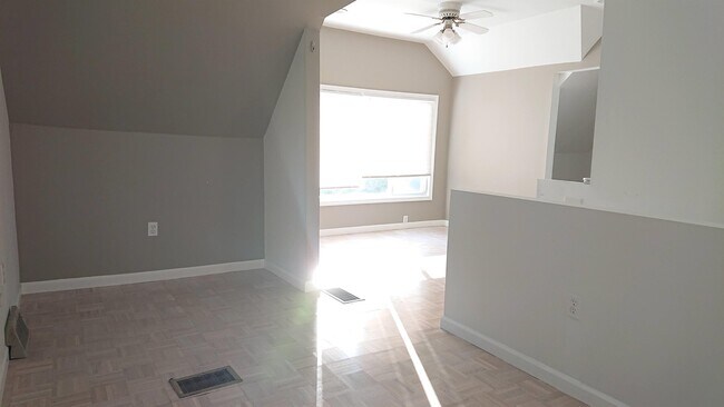 Building Photo - 4552 Guilford St