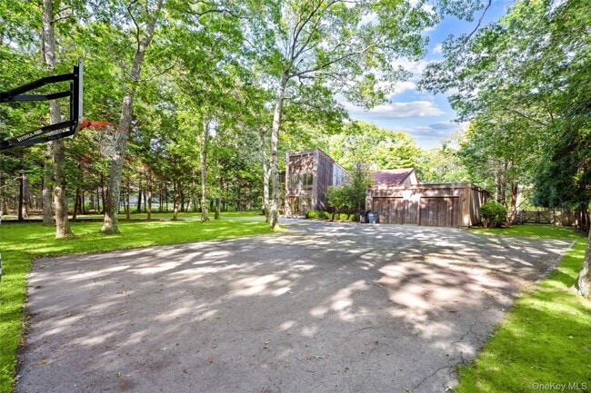 Building Photo - 26 Woodland Way