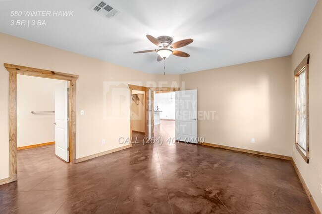 Building Photo - 3 Bedroom, 3 Bathroom Ranch Home with Barn...