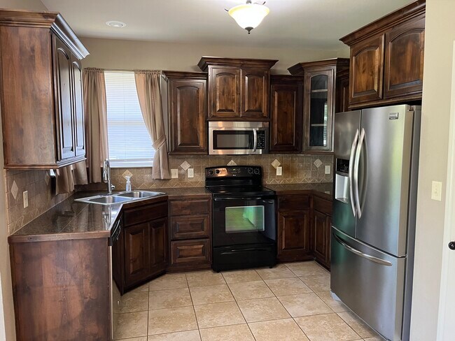 Kitchen - 2615 Pine Crest Dr