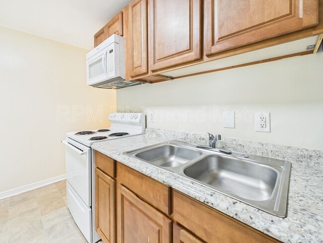 Building Photo - 923 N 20th St