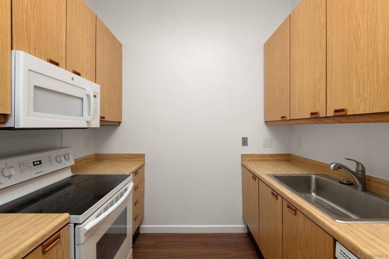 Building Photo - 8310 Regents Rd