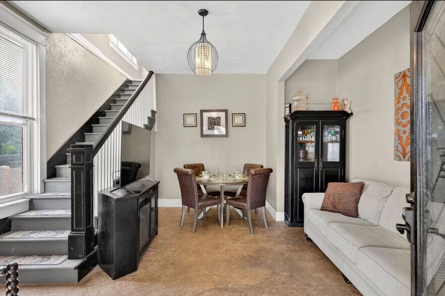 Building Photo - 1821 6th Ave