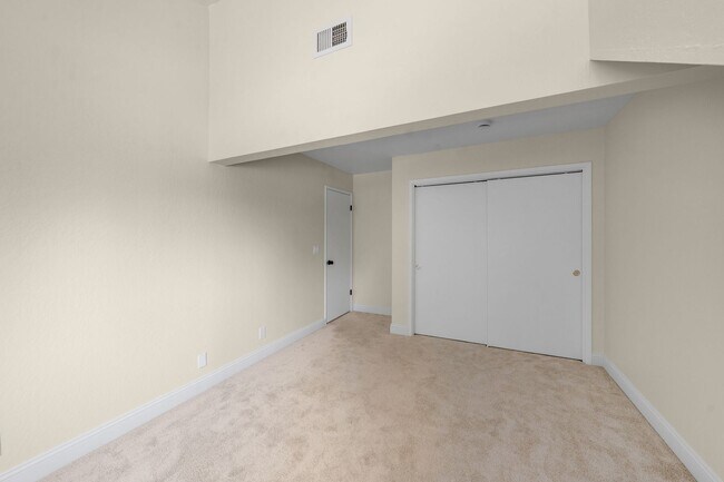 Building Photo - 173 N Grant Ln