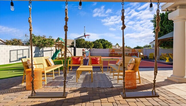 Building Photo - 2431 E Laurel St