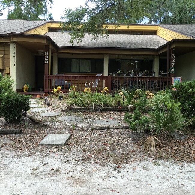 Building Photo - TOWNHOME IN QUIET NEIGHBORHOOD