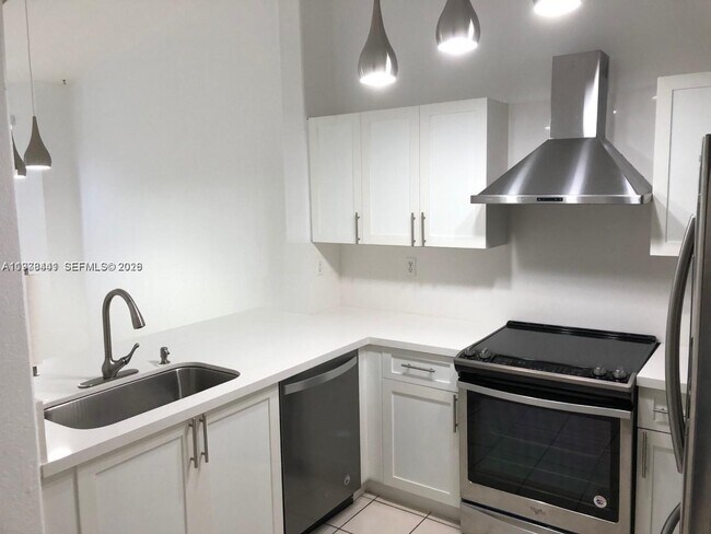 Building Photo - 2925 SE 16th Ave