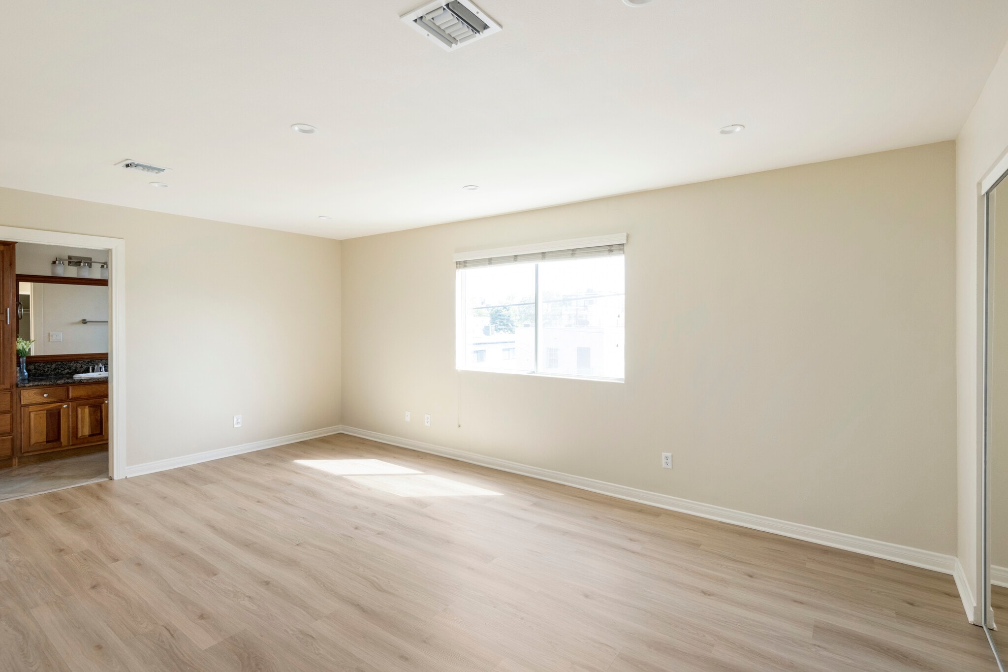 Master Bedroom Suite - Empty - 3426 Bellevue Ave