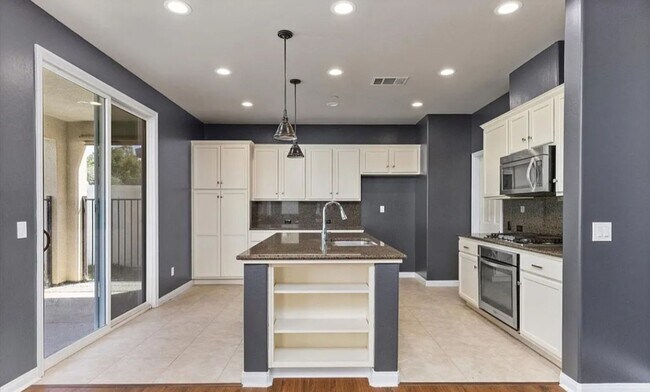 Building Photo - Adorable Home For Rent