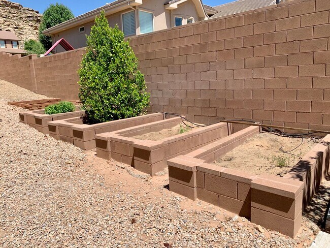 Building Photo - 2276 Greystone Dr