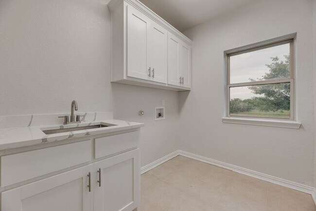 Building Photo - 5855 Co Rd 408