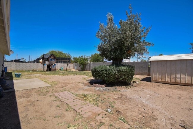 Building Photo - 6819 N 64th Ave