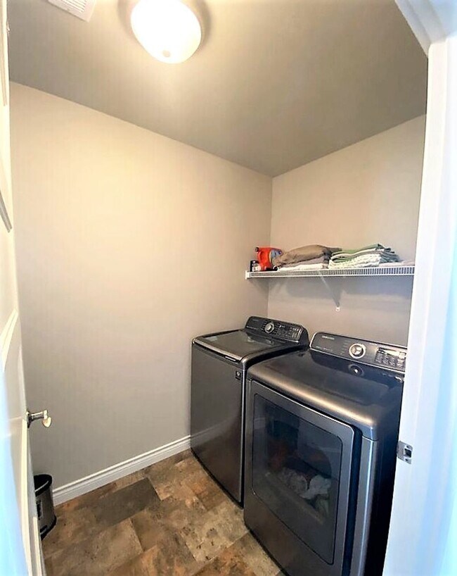 Building Photo - 4318 Blackstone Wy