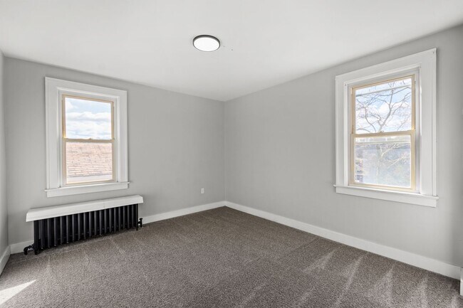 Building Photo - Beautiful 3 Bedroom House in Carrick Available May 1!