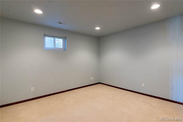 Building Photo - 2323 Dogwood Cir