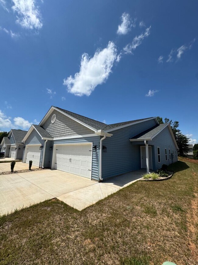 Building Photo - 135 Brawley Villas Pl