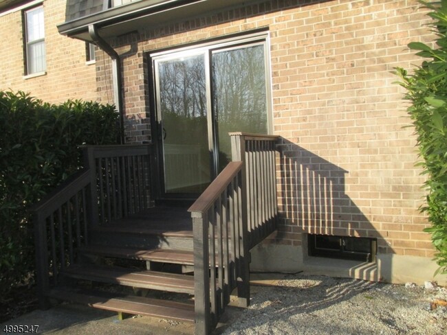 Building Photo - 181 Long Hill Rd